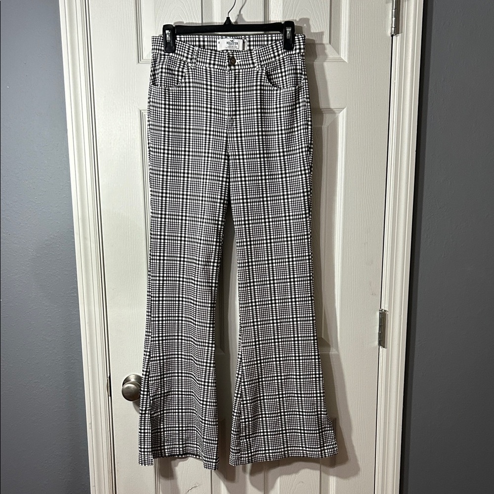 Hollister Plaid Flare Split Hem Pants women’s Size Medium with Front Pockets
